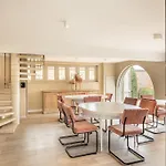 Luxury Raesborre Domain