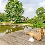 Luxury Raesborre Domain