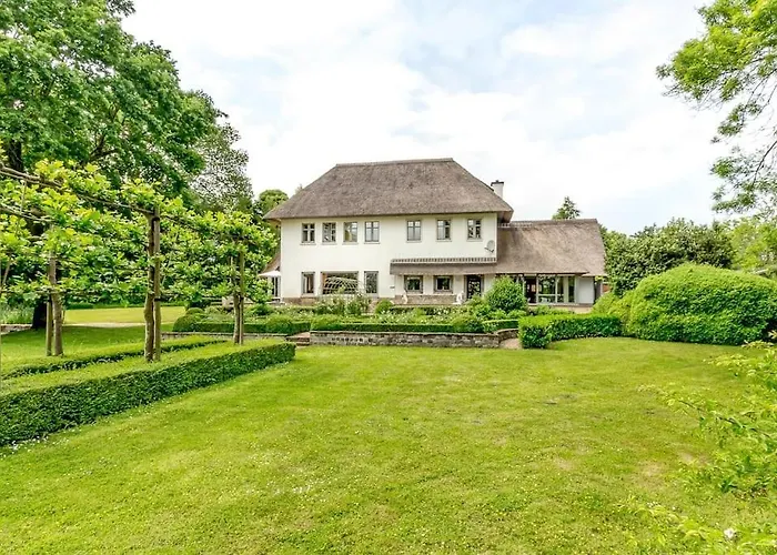 Luxury Raesborre Domain
